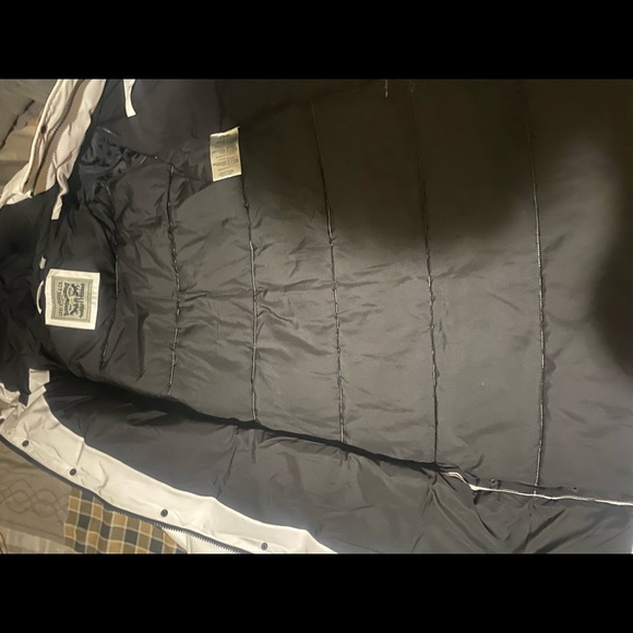 Brand new Levi jacket worn once. Puffer/trench coat  style - Picture 5 of 6